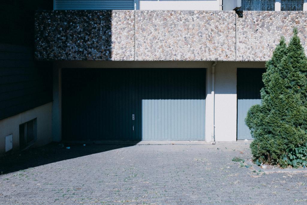 Garage door repair cost in San Diego
